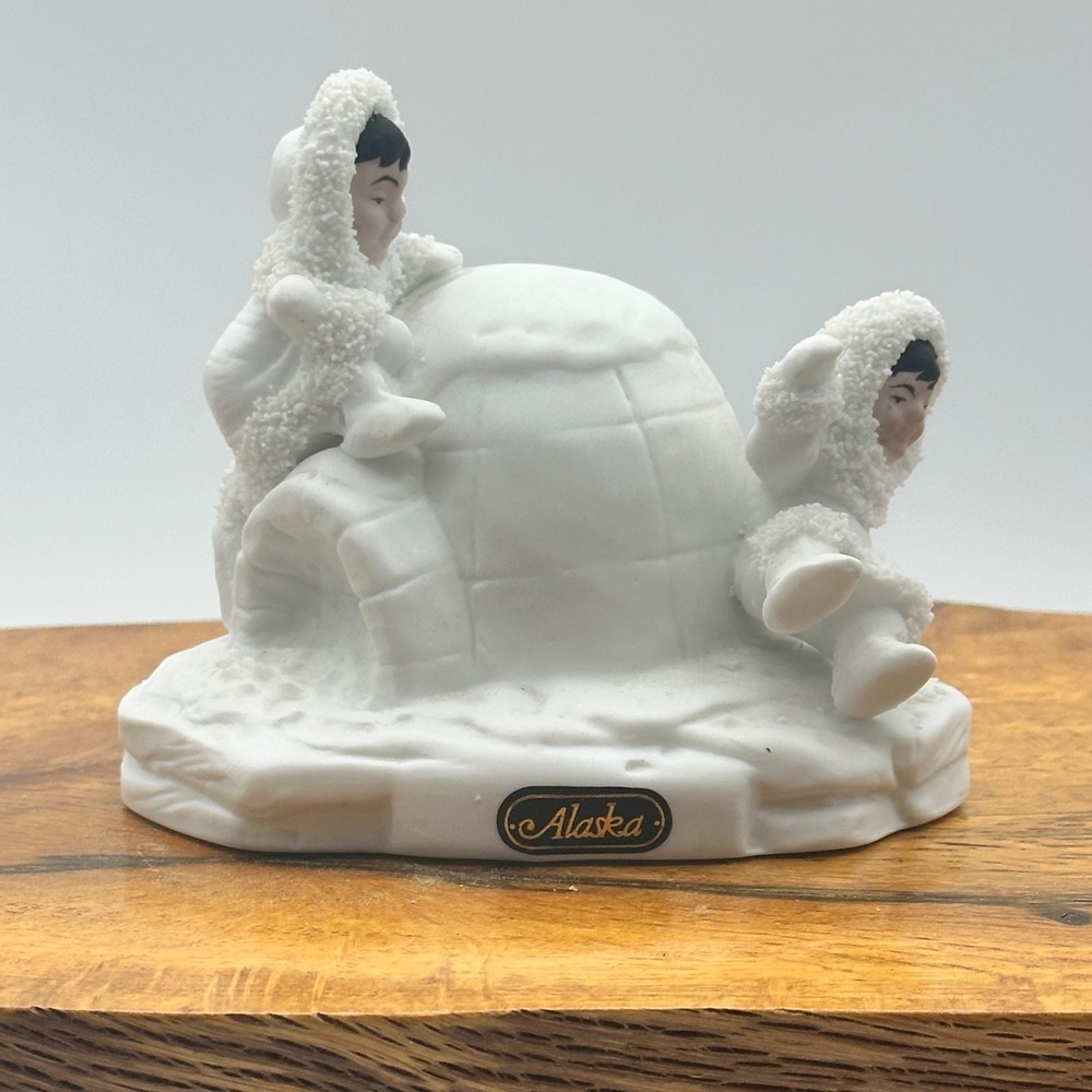 IAAC Fine Porcelain Wildlife Collection Series‎ Alaska Inuit/Yupik Igloo